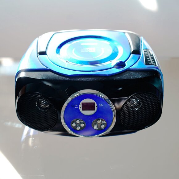 NEW Sylvania SRCD 243 Radio/CD Player - Picture 4 of 9